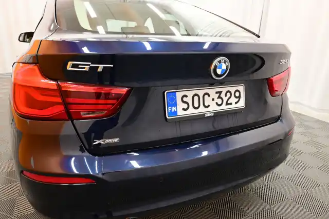 Sininen Sedan, BMW 320 Gran Turismo – SOC-329