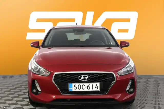 Punainen Viistoperä, Hyundai I30 – SOC-614