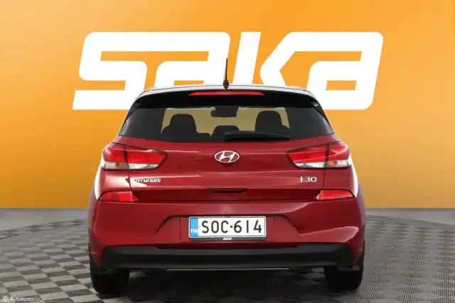 Punainen Viistoperä, Hyundai I30 – SOC-614