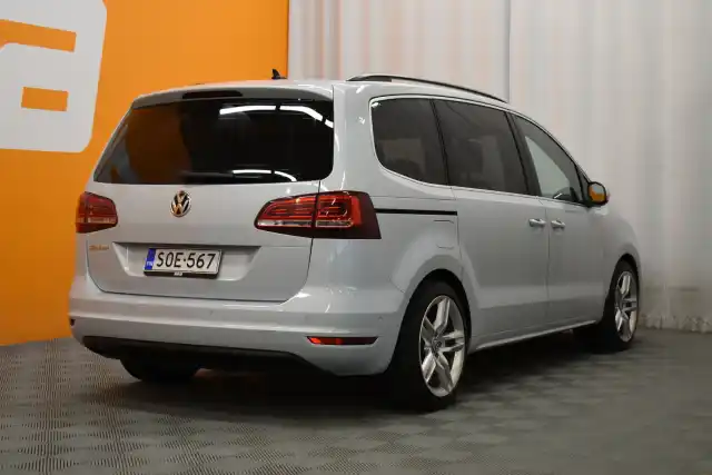 Valkoinen Tila-auto, Volkswagen Sharan – SOE-567