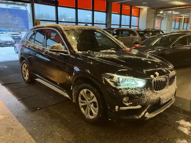 Ruskea (beige) Maastoauto, BMW X1 – SOE-598