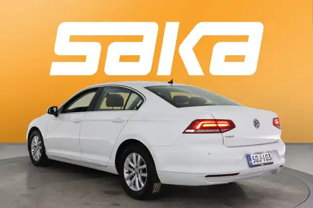 Valkoinen Sedan, Volkswagen Passat – SOJ-103