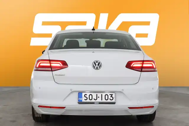 Valkoinen Sedan, Volkswagen Passat – SOJ-103