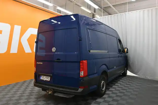 Sininen Pakettiauto, Volkswagen Crafter – SOJ-592