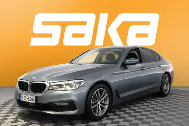 Harmaa Sedan, BMW 530 – SOL-506