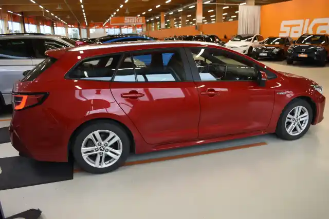 Punainen Farmari, Toyota Corolla – SOM-807