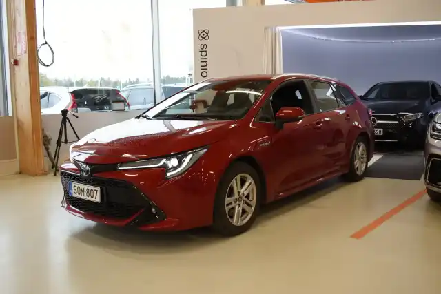 Punainen Farmari, Toyota Corolla – SOM-807