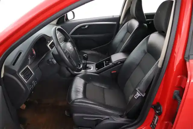 Punainen Farmari, Volvo V70 – SON-259