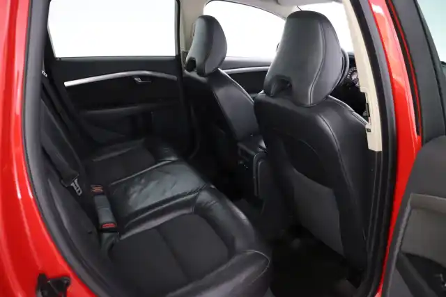 Punainen Farmari, Volvo V70 – SON-259