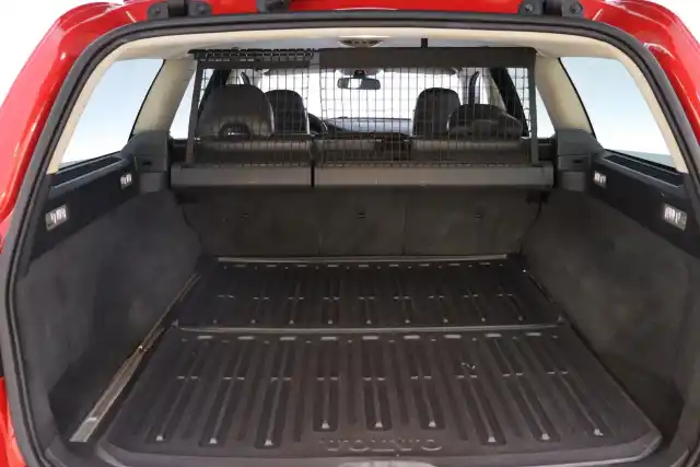 Punainen Farmari, Volvo V70 – SON-259