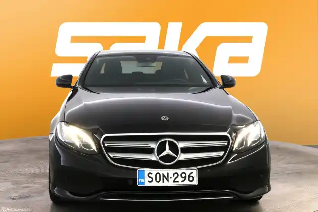 Musta Sedan, Mercedes-Benz E – SON-296