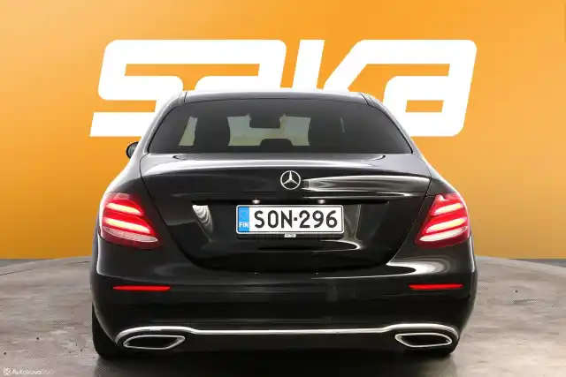 Musta Sedan, Mercedes-Benz E – SON-296