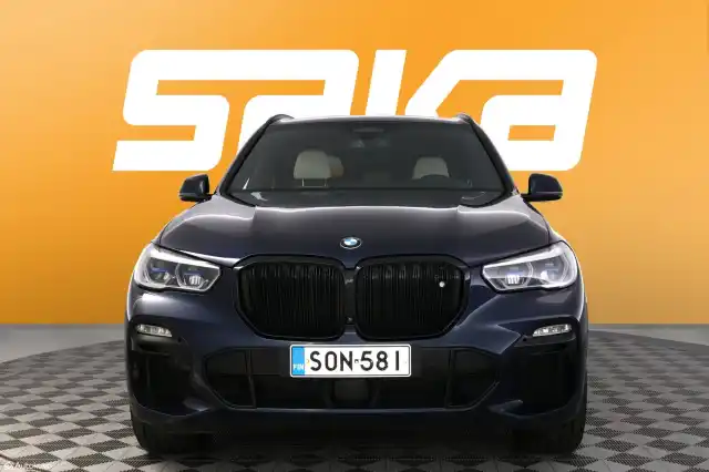 Sininen Maastoauto, BMW X5 – SON-581