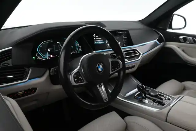 Sininen Maastoauto, BMW X5 – SON-581