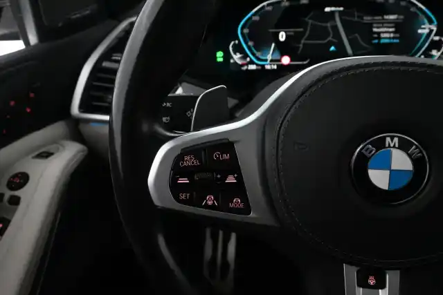Sininen Maastoauto, BMW X5 – SON-581