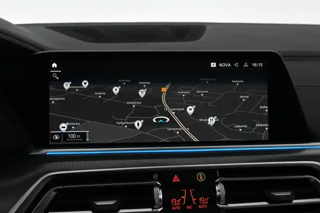 Sininen Maastoauto, BMW X5 – SON-581