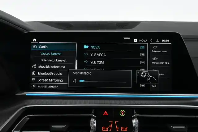Sininen Maastoauto, BMW X5 – SON-581