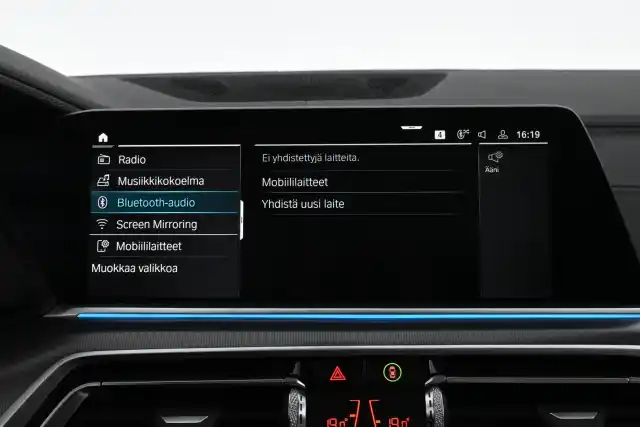 Sininen Maastoauto, BMW X5 – SON-581
