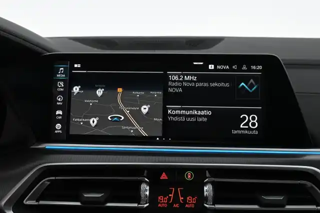 Sininen Maastoauto, BMW X5 – SON-581