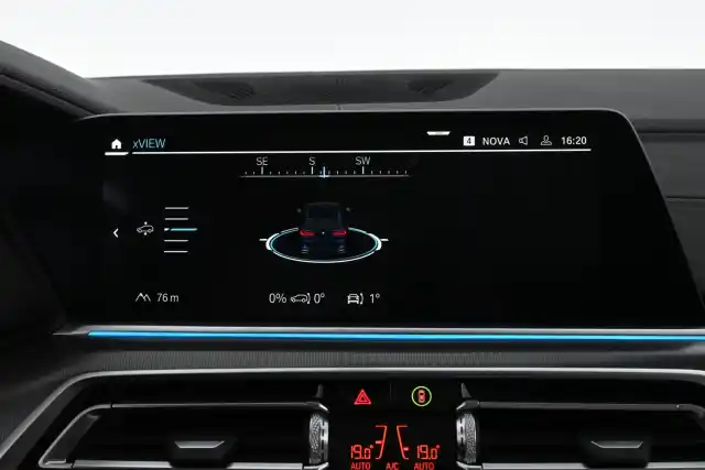 Sininen Maastoauto, BMW X5 – SON-581