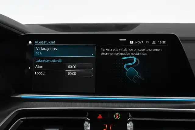 Sininen Maastoauto, BMW X5 – SON-581