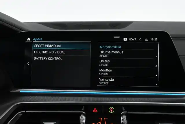 Sininen Maastoauto, BMW X5 – SON-581