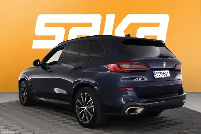 Sininen Maastoauto, BMW X5 – SON-581