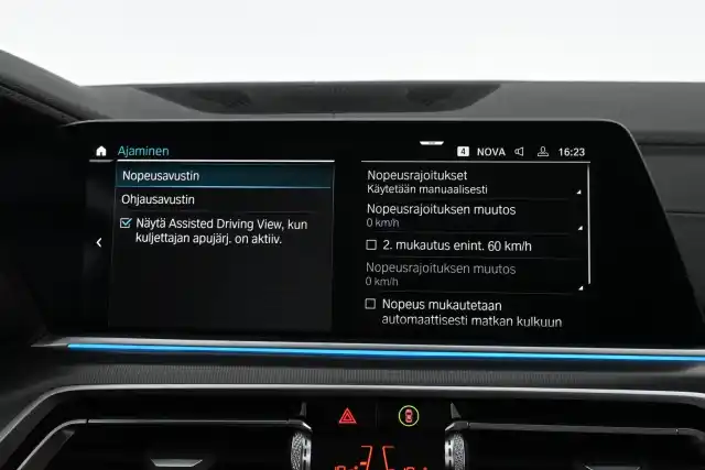 Sininen Maastoauto, BMW X5 – SON-581