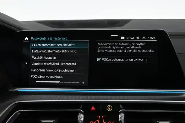 Sininen Maastoauto, BMW X5 – SON-581