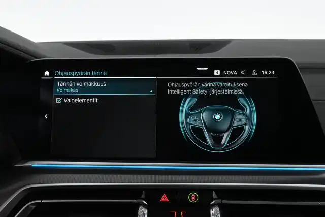 Sininen Maastoauto, BMW X5 – SON-581