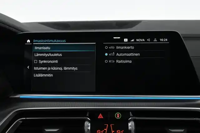 Sininen Maastoauto, BMW X5 – SON-581