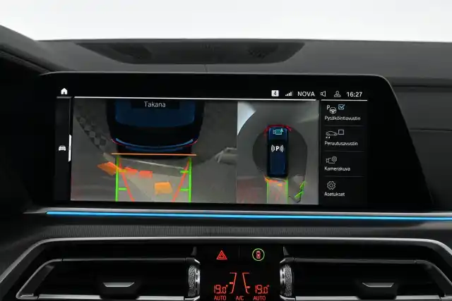 Sininen Maastoauto, BMW X5 – SON-581