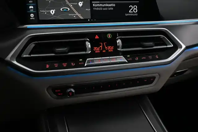 Sininen Maastoauto, BMW X5 – SON-581