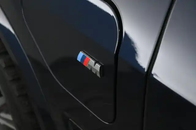 Sininen Maastoauto, BMW X5 – SON-581