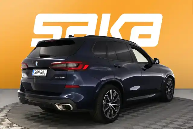 Sininen Maastoauto, BMW X5 – SON-581