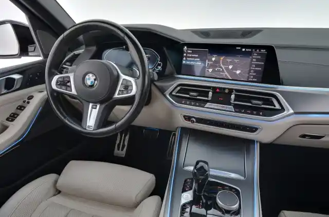 Sininen Maastoauto, BMW X5 – SON-581