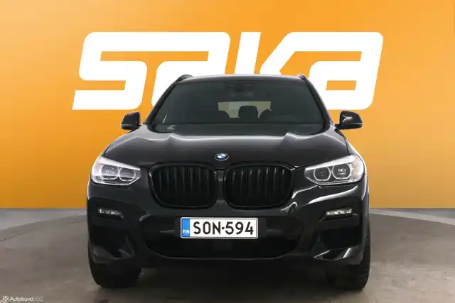 Musta Maastoauto, BMW X3 – SON-594