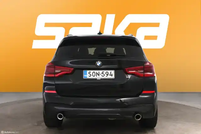 Musta Maastoauto, BMW X3 – SON-594