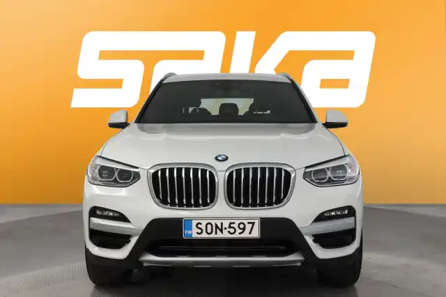 Valkoinen Maastoauto, BMW X3 – SON-597