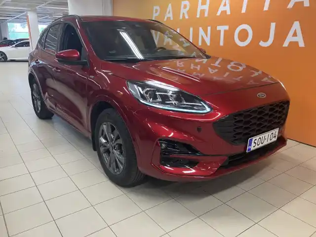 Punainen Maastoauto, Ford Kuga – SOU-104