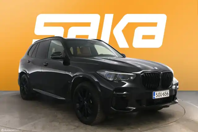 Musta Maastoauto, BMW X5 – SOU-656