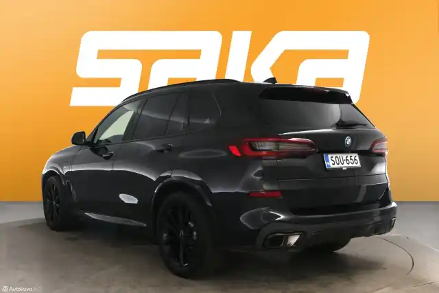 Musta Maastoauto, BMW X5 – SOU-656