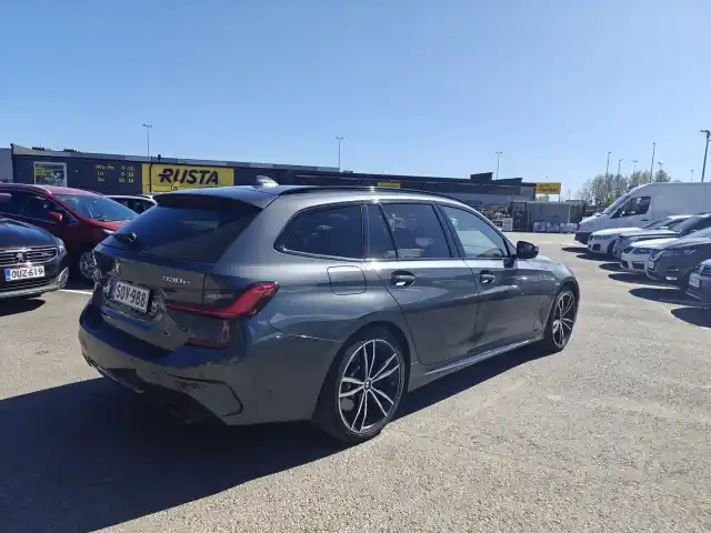Harmaa Farmari, BMW 330 – SOV-988