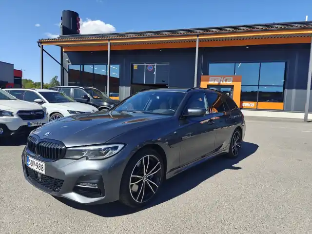 Harmaa Farmari, BMW 330 – SOV-988
