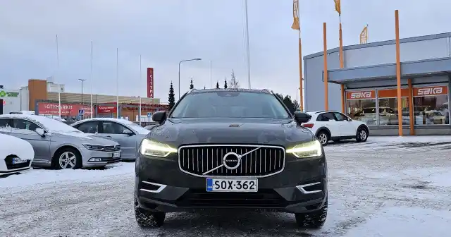 Harmaa Maastoauto, Volvo XC60 – SOX-362