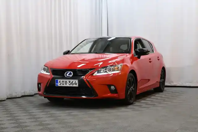 Punainen Viistoperä, Lexus CT – SOX-364