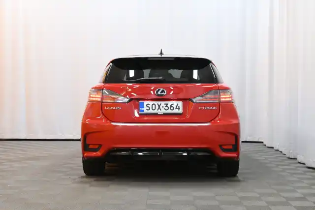 Punainen Viistoperä, Lexus CT – SOX-364