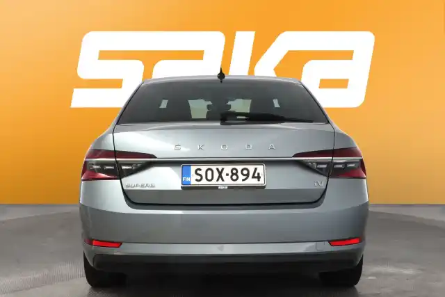 Harmaa Sedan, Skoda Superb – SOX-894