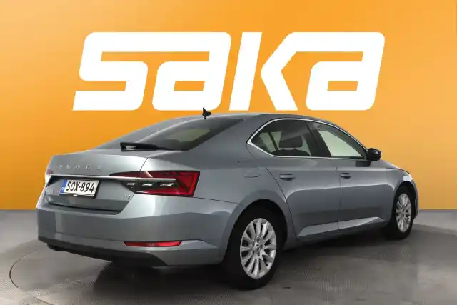 Harmaa Sedan, Skoda Superb – SOX-894