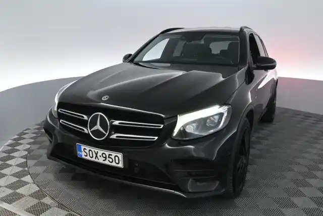 Musta Maastoauto, Mercedes-Benz GLC – SOX-950